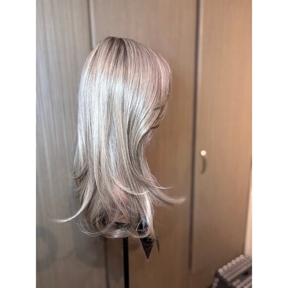 Belle tress lux “Miki V” wig in color Shaken Oatmilk New
